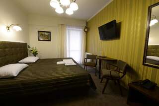 Отель Hotel Fryderyk Жешув Двухместный номер с 2 отдельными кроватями-12